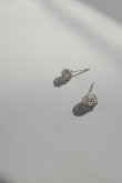 画像4: SILVER925 6mm幅アジアンノットスタッドピアス (4)