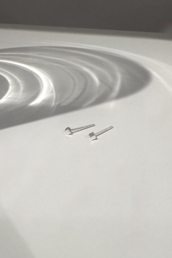 画像2: SILVER925 2mm キュービックスタッドピアス/シルバー (2)