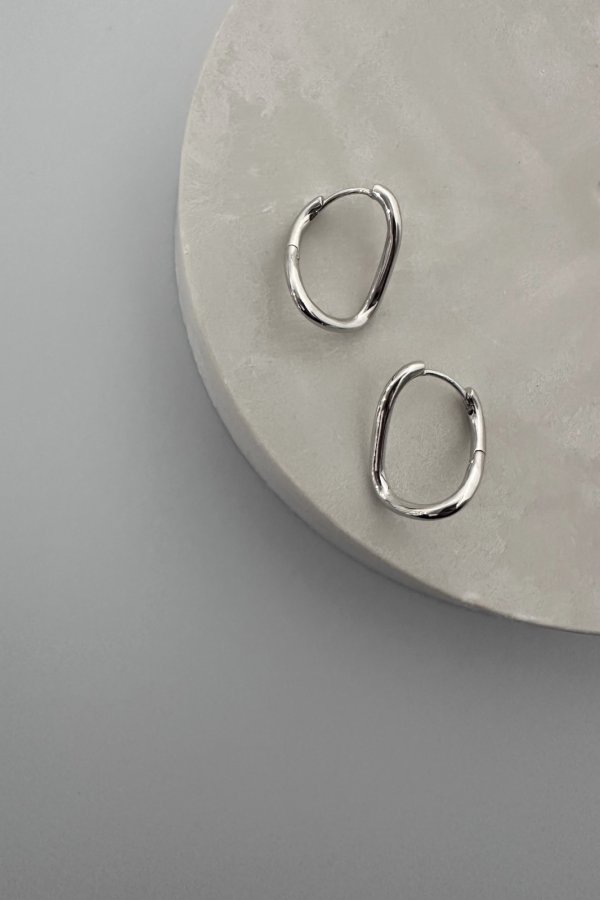 画像2: SILVER925 カーブ&ツイストフープピアス (2)