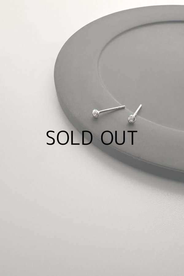 画像1: SILVER925 3mm幅 アジアンノットスタッドピアス/シルバー (1)