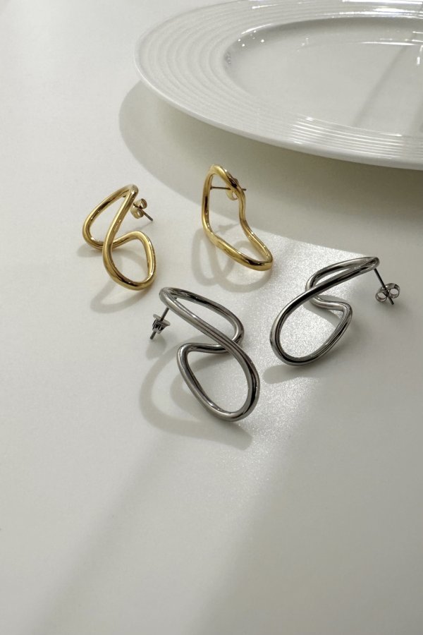 画像3: ▶︎ ステンレス エイトカーブリングスタッドピアス (3)