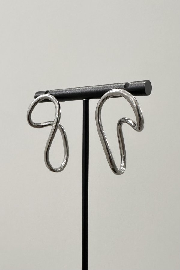 画像4: ▶︎ ステンレス エイトカーブリングスタッドピアス (4)