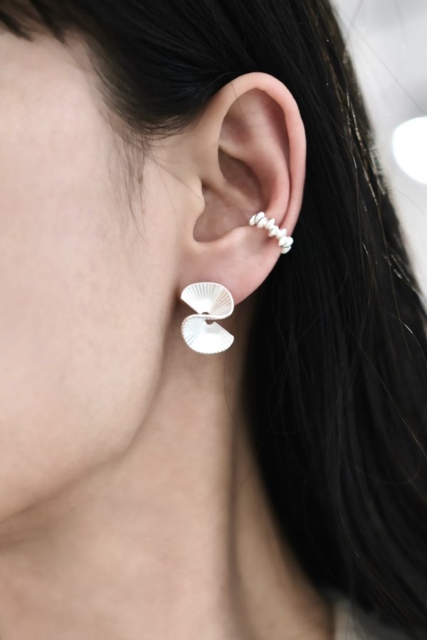 画像1: SILVER925メッキ ヘリックススタッドピアス /シルバー (1)