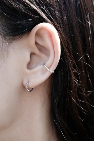 ドロセラ ダイヤモンド ピアス 左耳用｜正規販売店のアイアイイスズ