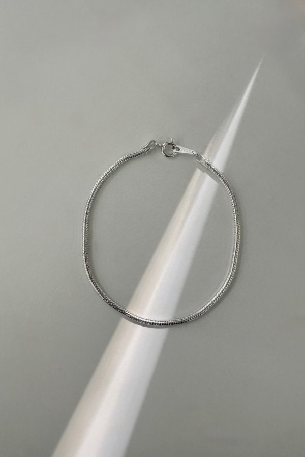 画像1: SILVER925 1.5mm幅 スネークチェーンブレスレット 18cm /シルバー (1)