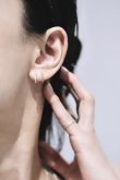 画像5: ▶︎ SILVER925 7ジルコニアプレートスパイラルラインピアス  (5)