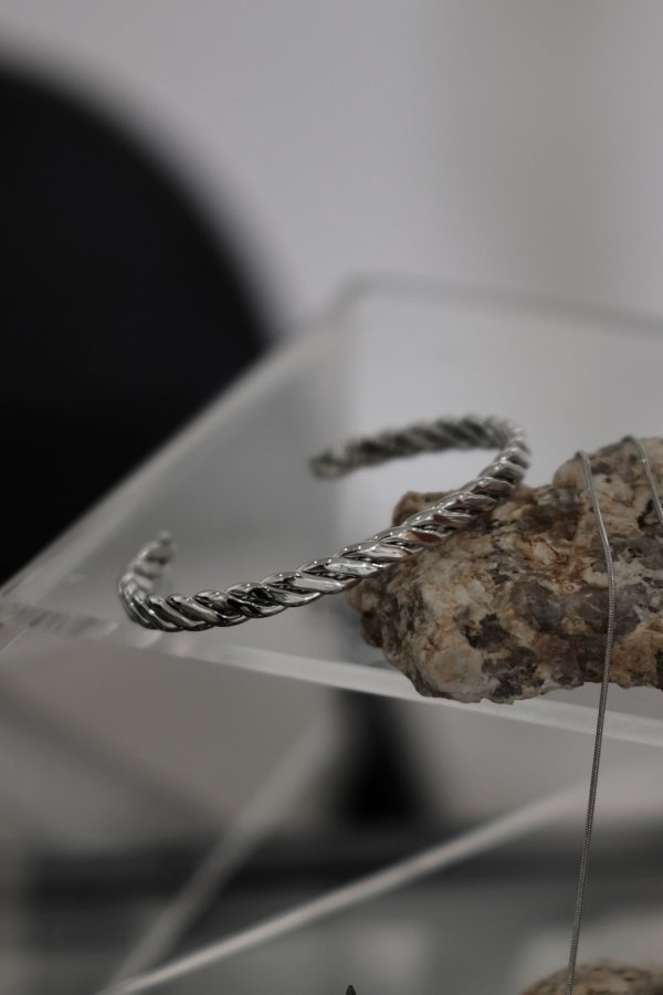 画像2: ステンレス 6.5mm幅 ツイストバングル (2)