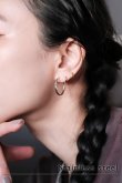 画像1: ステンレス 2mm幅エッジツイストフープピアス 24mm径 (1)