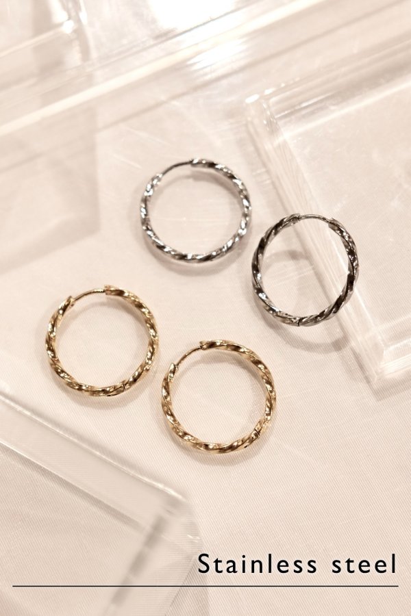 画像2: ステンレス 2mm幅エッジツイストフープピアス 24mm径 (2)
