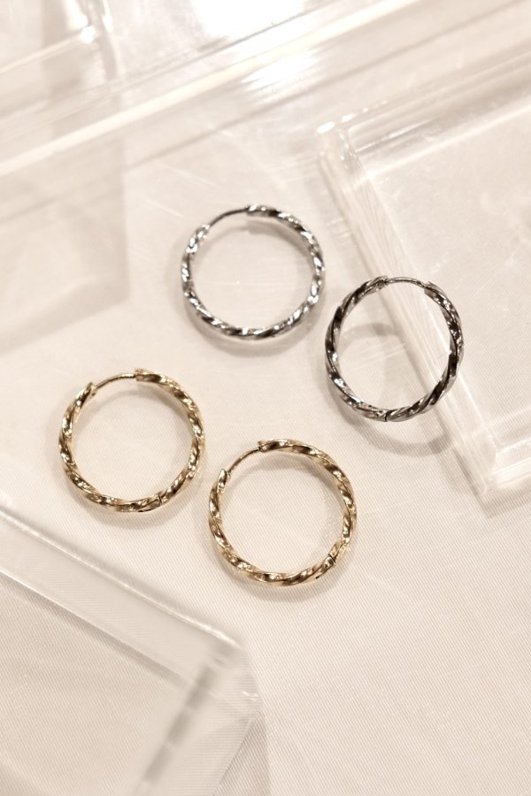 画像6: ステンレス 2mm幅エッジツイストフープピアス 24mm径 (6)