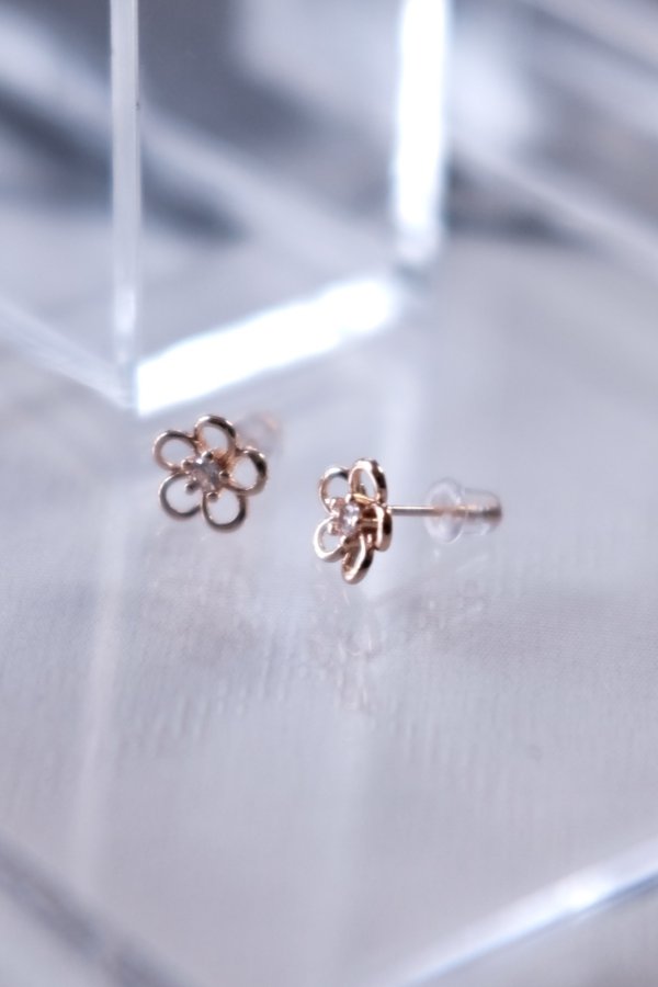 画像2: SILVER925 1ジルコニアファイブペタルフラワーピアス (2)