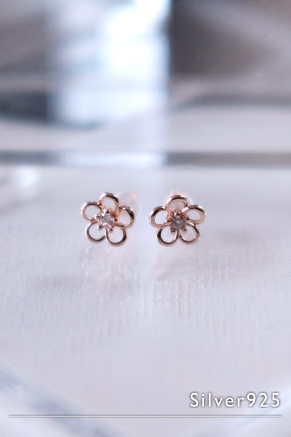 画像1: SILVER925 1ジルコニアファイブペタルフラワーピアス (1)