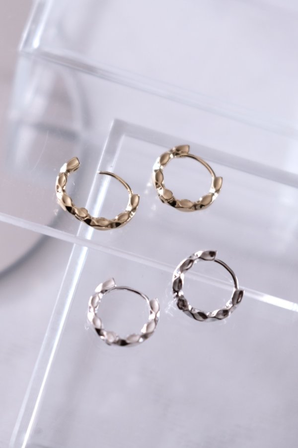 画像2: ステンレス 2.5mm幅 ウェーブデントフープピアス 16mm径 (2)