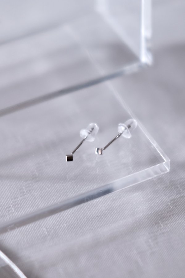 画像3: SILVER925 2mm キュービックスタッドピアス (3)