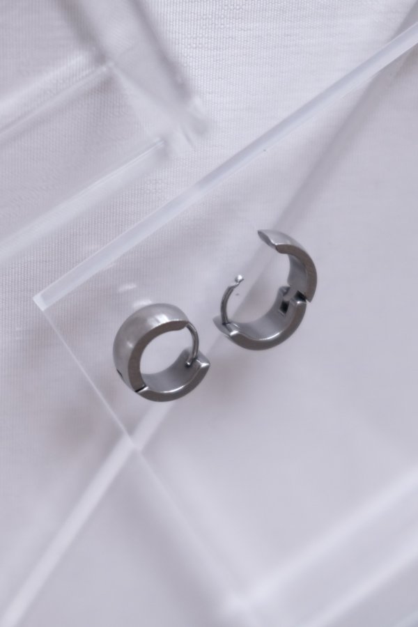 画像4: ステンレス 6mm幅 フープピアス 13mm径 (4)