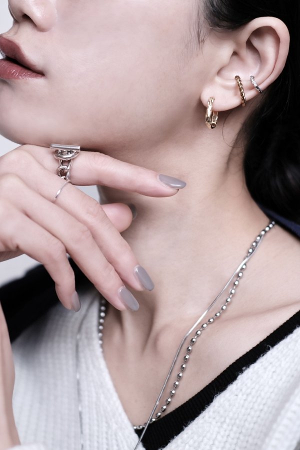 画像7: ステンレス アンイーブンスクエアフープピアス (7)