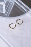 画像2: ステンレス ツイストフープピアス 14mm径 (2)