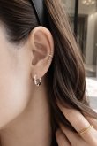 画像2: ステンレス 2.5mm幅 ウェーブデントフープピアス 16mm径 (2)