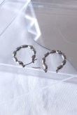 画像4: ステンレス オーバルドットラインフープピアス 23mm径 (4)