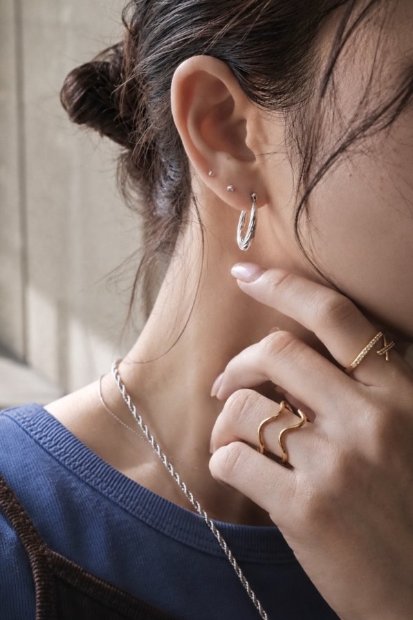 画像5: ステンレス Uカーブツイステッドフープピアス (5)